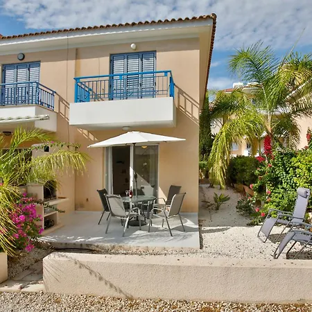 Casa Del Sol 2bd Sunlit Townhouse With Pool In Kato Paphos, Private Patio, Free Parking Dom wakacyjny