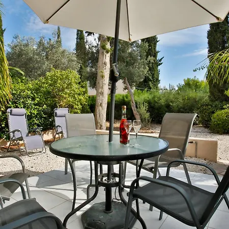 Casa Del Sol 2bd Sunlit Townhouse With Pool In Kato Paphos, Private Patio, Free Parking Dom wakacyjny