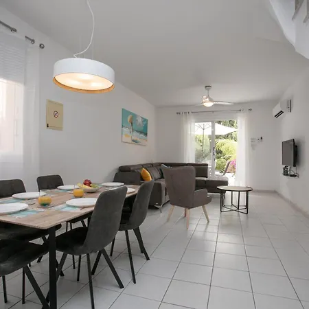 Casa Del Sol 2bd Sunlit Townhouse With Pool In Kato Paphos, Private Patio, Free Parking *