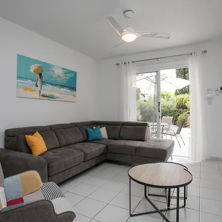 Dom wakacyjny Casa Del Sol 2bd Sunlit Townhouse With Pool In Kato Paphos, Private Patio, Free Parking *