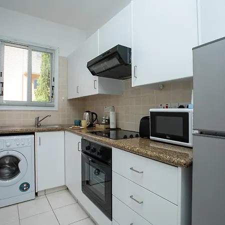 Casa Del Sol 2bd Sunlit Townhouse With Pool In Kato Paphos, Private Patio, Free Parking Pafos