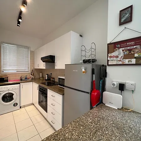 Casa Del Sol 2Bd Kato Paphos Sunlit Townhouse Pool, Patio & Parking Holiday home *