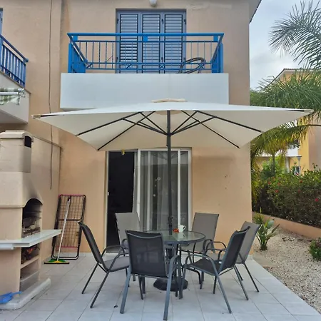 Dom wakacyjny Casa Del Sol 2bd Sunlit Townhouse With Pool In Kato Paphos, Private Patio, Free Parking