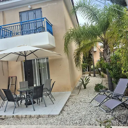 Casa Del Sol 2bd Sunlit Townhouse With Pool In Kato Paphos, Private Patio, Free Parking Dom wakacyjny Pafos