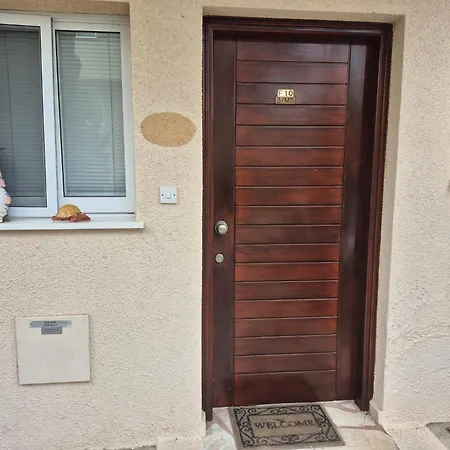 Dom wakacyjny Casa Del Sol 2bd Sunlit Townhouse With Pool In Kato Paphos, Private Patio, Free Parking *