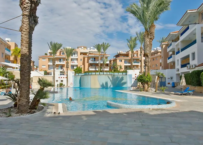 Feriehus Casa Del Sol - Iris Village Universal Paphos, 2bd *