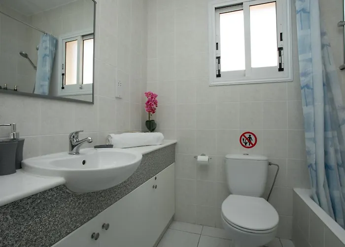 Casa Del Sol - Iris Village Universal Paphos, 2bd Holiday home Paphos