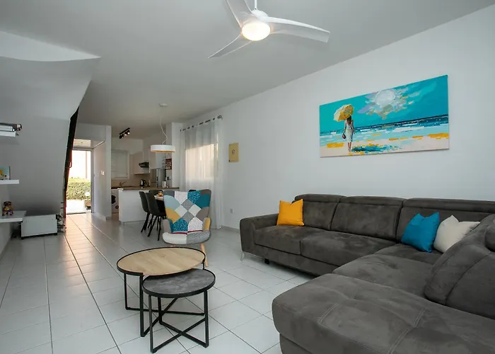 Casa Del Sol - Iris Village Universal Paphos, 2bd Holiday home *