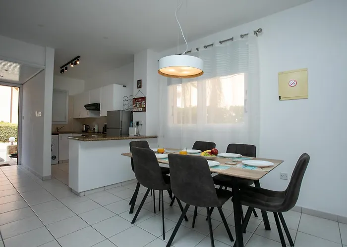 Feriehus Casa Del Sol - Iris Village Universal Paphos, 2bd