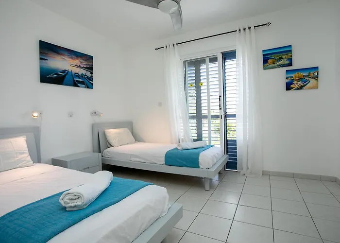 Casa Del Sol - Iris Village Universal Paphos, 2bd Feriehus Paphos