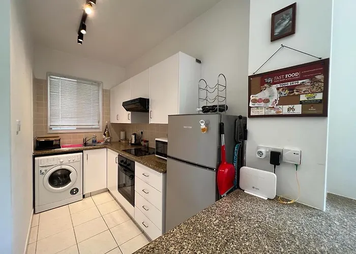 Casa Del Sol - Iris Village Universal Paphos, 2bd Feriehus *